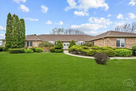 43 W399 Otter Ln, Saint Charles, IL 60175