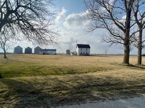 Exterior - 1695 E State Route 116 Rd, Kempton, IL 60946 photo 5 of 11
