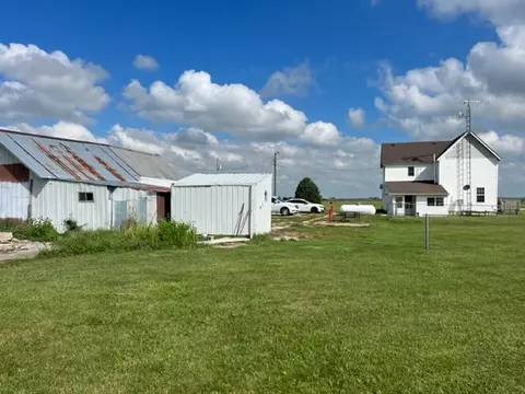 Exterior - 1695 E State Route 116 Rd, Kempton, IL 60946 photo 10 of 11