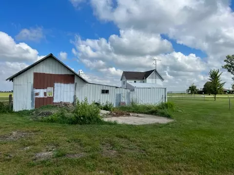 Exterior - 1695 E State Route 116 Rd, Kempton, IL 60946 photo 9 of 11
