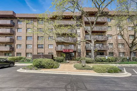 2020 Chestnut Ave #401, Glenview, IL 60025