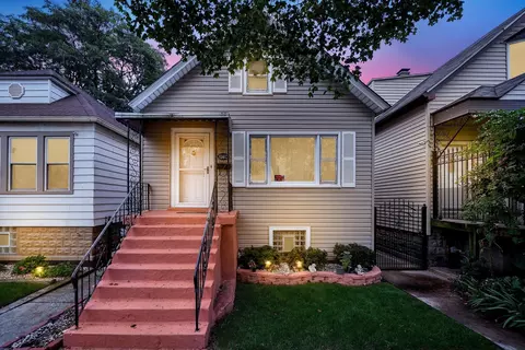 10813 S Ewing Ave, Chicago, IL 60617 photo 1