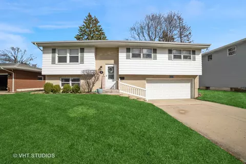 226 Fairview Dr, Saint Charles, IL 60174