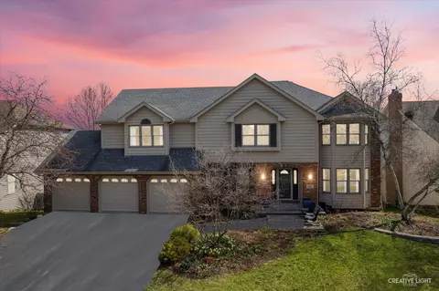 911 Leverenz Rd, Naperville, IL 60565