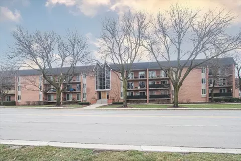 1060 N Mill St #206, Naperville, IL 60563