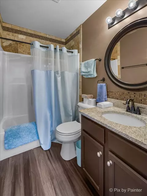 Bath - 3121 River Birch Ct, Mchenry, IL 60051 photo 2 of 3