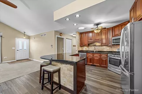 Kitchen - 3121 River Birch Ct, Mchenry, IL 60051 photo 3 of 6