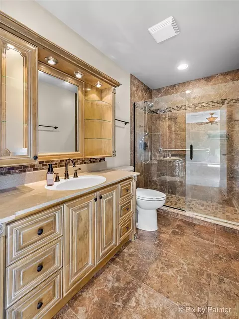 Bath - 3121 River Birch Ct, Mchenry, IL 60051 photo 1 of 3