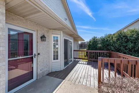 Exterior - 3121 River Birch Ct, Mchenry, IL 60051 photo 4 of 14