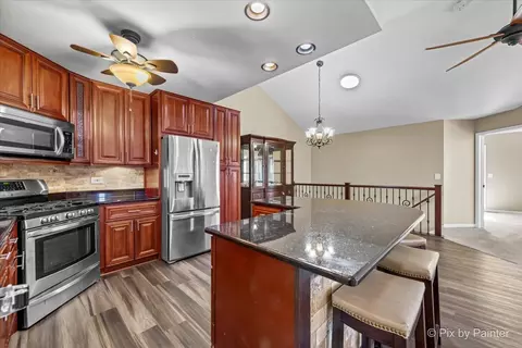 Kitchen - 3121 River Birch Ct, Mchenry, IL 60051 photo 4 of 6