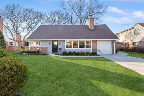 42 Williamsburg Rd, Evanston, IL 60203