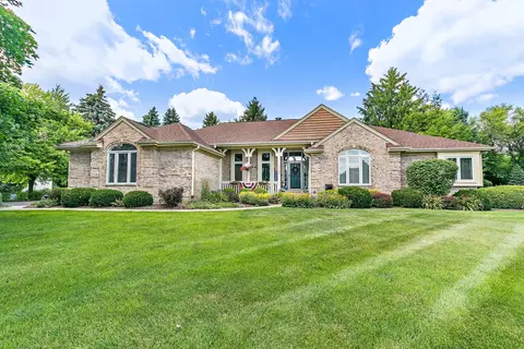 7114 Burning Tree Dr, Mchenry, IL 60050