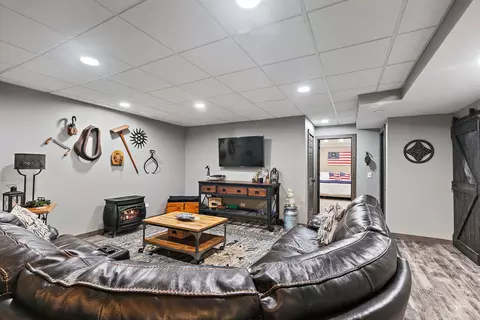 Living - 7114 Burning Tree Dr, Mchenry, IL 60050 photo 6 of 6