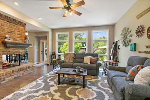 Living - 7114 Burning Tree Dr, Mchenry, IL 60050 photo 3 of 6