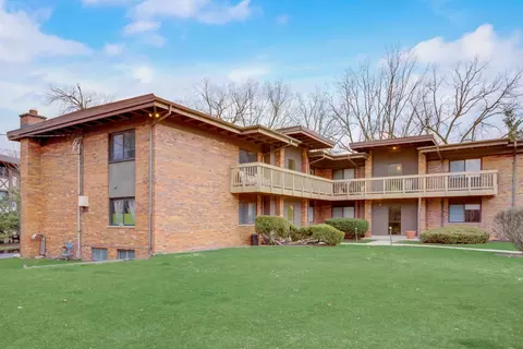 481 Duane Ter #D3, Glen Ellyn, IL 60137