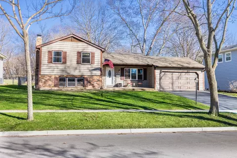 619 Scott St, Algonquin, IL 60102
