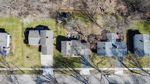 Exterior - 619 Scott St, Algonquin, IL 60102 photo 11 of 12