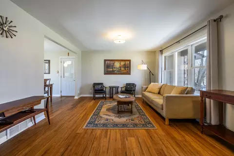 Living - 619 Scott St, Algonquin, IL 60102 photo 2 of 8
