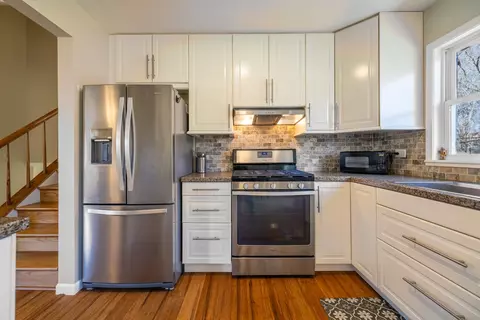 Kitchen - 619 Scott St, Algonquin, IL 60102 photo 4 of 5