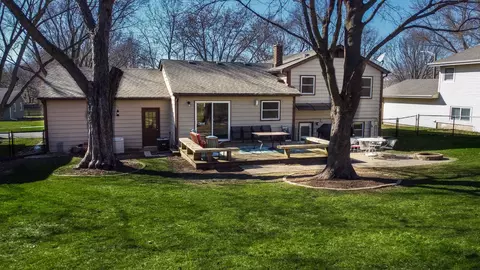 Exterior - 619 Scott St, Algonquin, IL 60102 photo 5 of 12