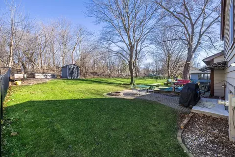 Exterior - 619 Scott St, Algonquin, IL 60102 photo 9 of 12