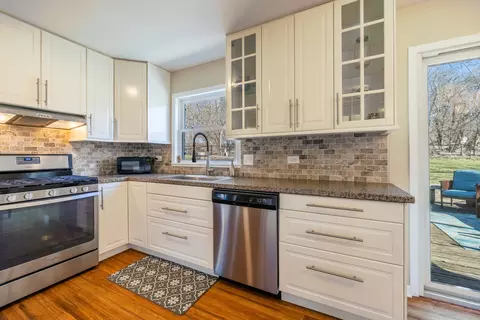 Kitchen - 619 Scott St, Algonquin, IL 60102 photo 3 of 5