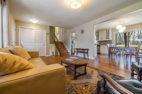 Living - 619 Scott St, Algonquin, IL 60102 photo 5 of 8