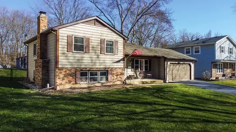 Exterior - 619 Scott St, Algonquin, IL 60102 photo 3 of 12