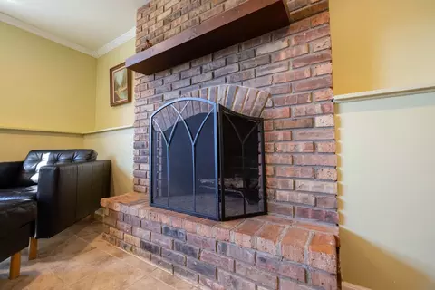 Living - 619 Scott St, Algonquin, IL 60102 photo 7 of 8