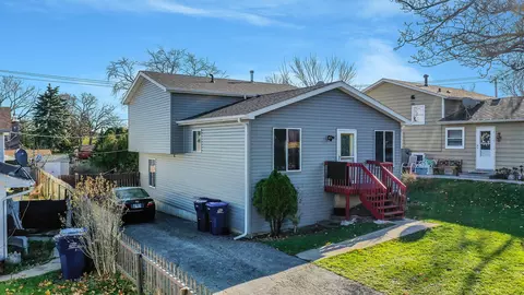 121 N Metropolitan Ave N, Waukegan, IL 60085