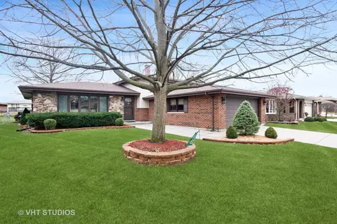 6233 Dolores Dr, Oak Forest, IL 60452