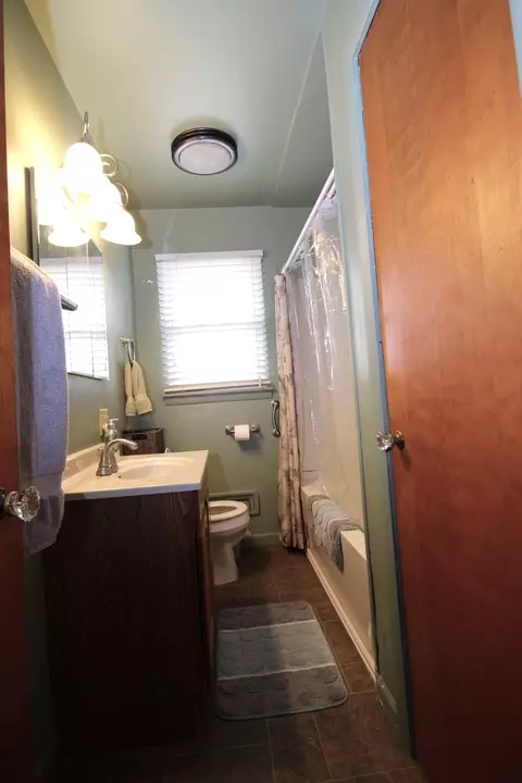 Bath - 21459 E 400 North Rd, Downs, IL 61736 photo 1 of 1
