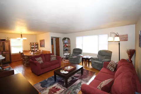 Living - 21459 E 400 North Rd, Downs, IL 61736 photo 2 of 3