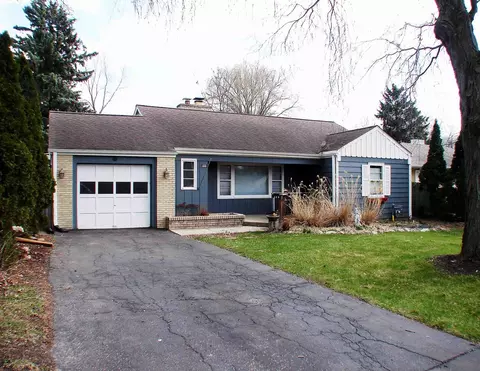 777 Beach Pl, Mundelein, IL 60060