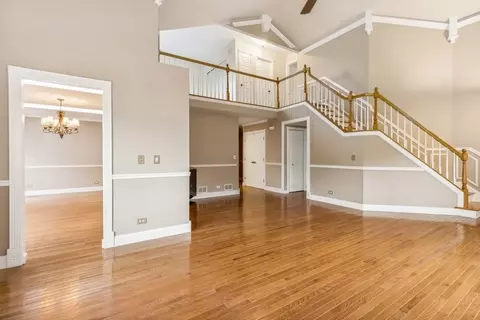 5752 Regency Ct, Gurnee, IL 60031 photo 2