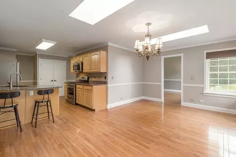5752 Regency Ct, Gurnee, IL 60031 photo 8