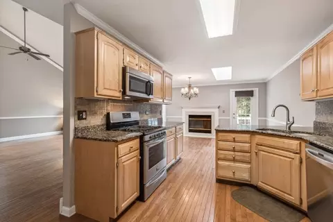 5752 Regency Ct, Gurnee, IL 60031 photo 5