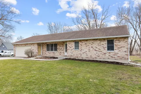 Exterior - 812 E Railroad St, Kingston, IL 60145 photo 2 of 5