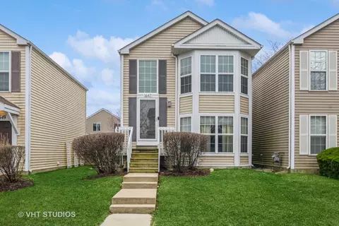 1647 Victoria Park Cir, Aurora, IL 60504
