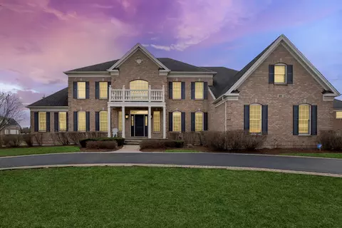 27 Doral Dr, Hawthorn Woods, IL 60047
