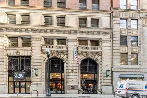 212 W Washington St #2009, Chicago, IL 60606