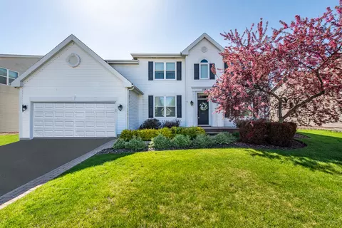 1584 S Falcon Dr, Libertyville, IL 60048