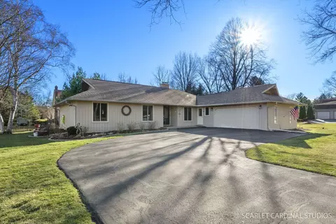 27 W583 Meadow Dr, Naperville, IL 60565