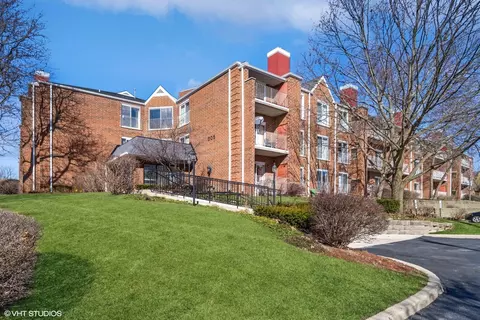 805 Leicester Rd #203, Elk Grove Village, IL 60007