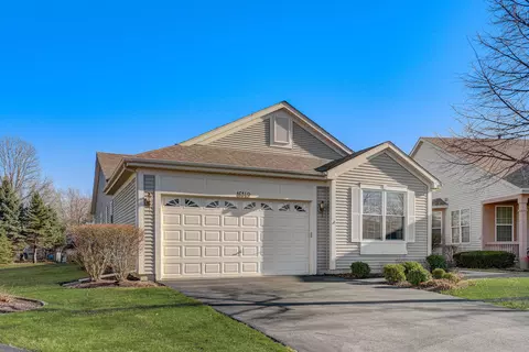 16149 Seneca Lake Cir, Crest Hill, IL 60403