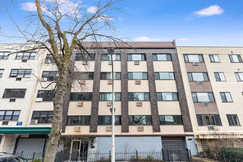 561 W Stratford Pl #2F, Chicago, IL 60657