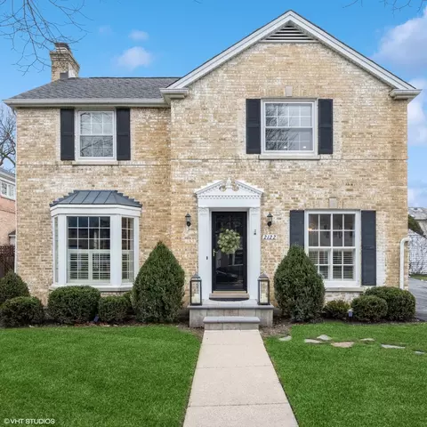 2122 Greenwood Ave, Wilmette, IL 60091