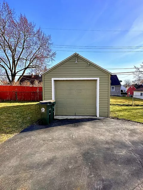 Exterior - 923 4th Ave, Aurora, IL 60505 photo 5 of 11