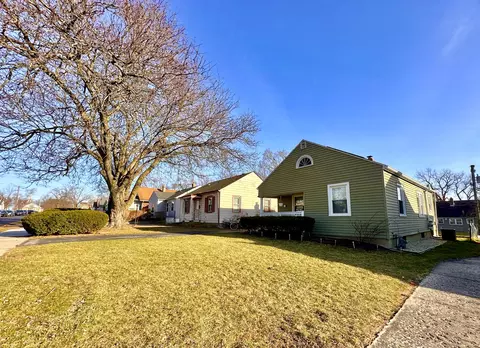 Exterior - 923 4th Ave, Aurora, IL 60505 photo 10 of 11