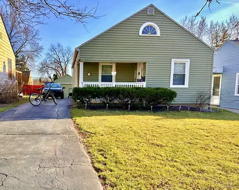 Exterior - 923 4th Ave, Aurora, IL 60505 photo 2 of 11